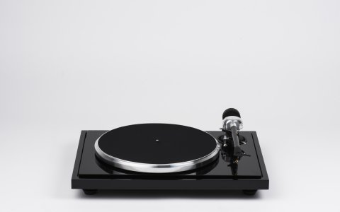 E.A.T. B-Sharp Turntable