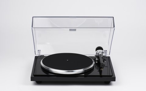 E.A.T. B-Sharp Turntable