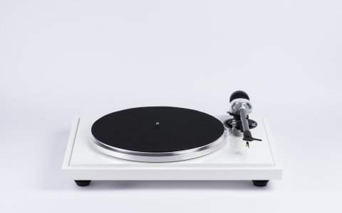 E.A.T. B-Sharp Turntable