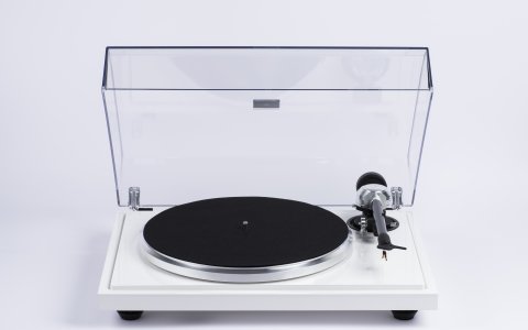 E.A.T. B-Sharp Turntable