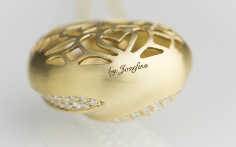 The Last Teardrop By Jozefina - yellow gold & diamonds