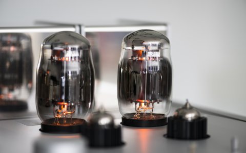 Highend integrated tube amplifier E.A.T. E-Glo I.