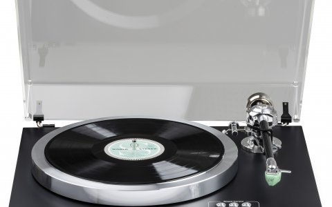 E.A.T. C-Dur Turntable - Satin Black with E.A.T. Jo N°5 Cartridge and Dustcover