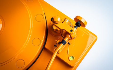EAT-Fortissimo-Orange-Tonearm-Detail
