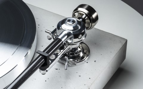E.A.T. C-Dur Concrete Turntable - tonearm