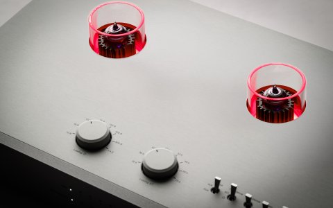 E.A.T. E-Glo CB Phono Stage